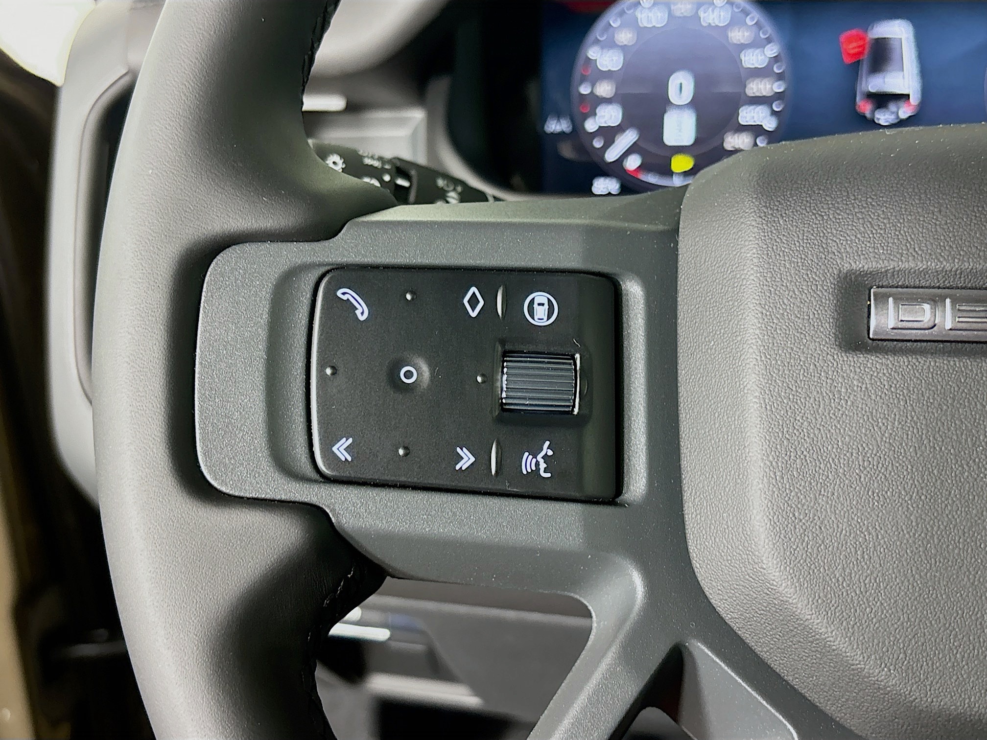 2025 Land Rover Defender 130 S photo 10