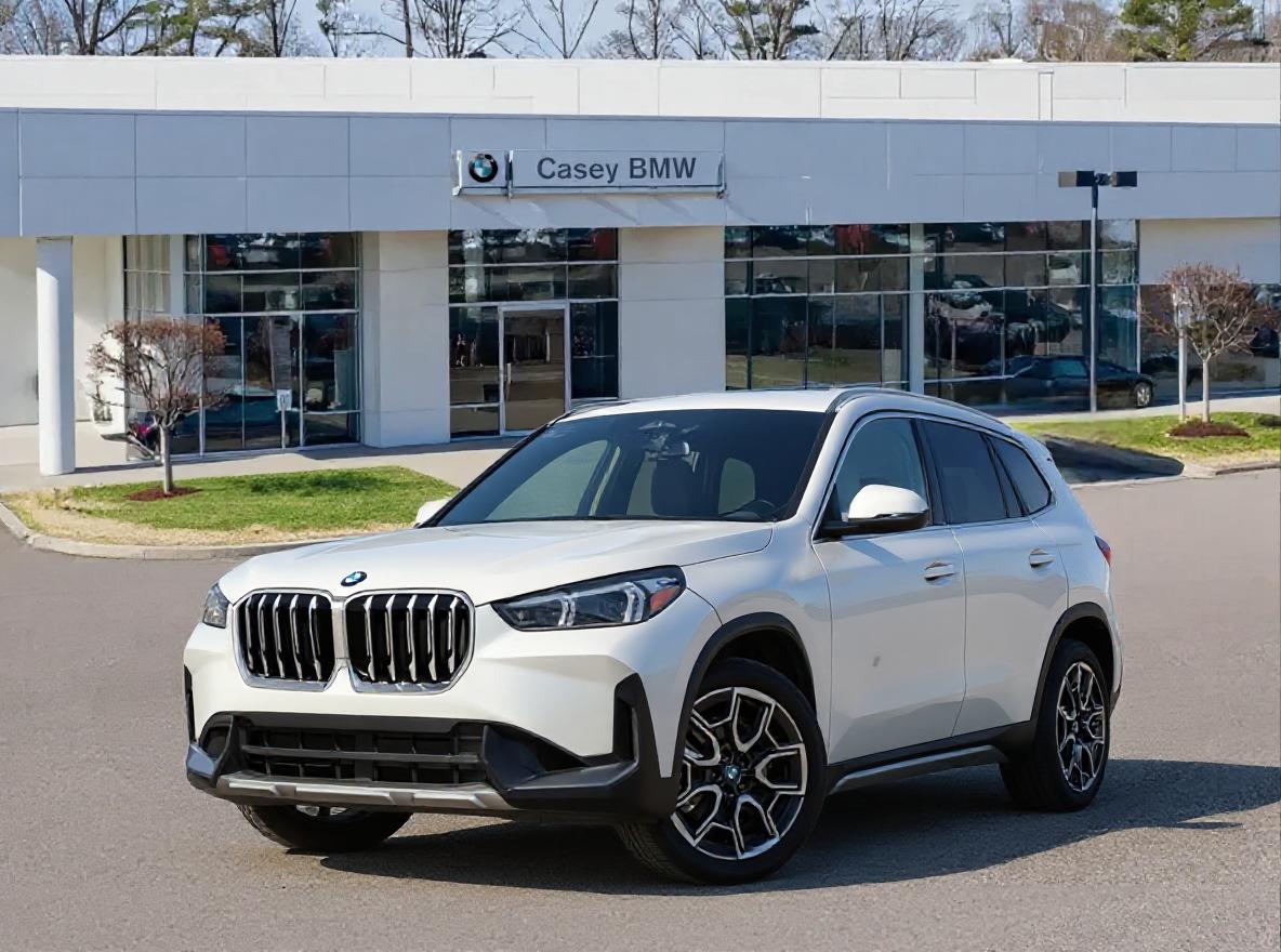 2026 BMW X1 28i's photo