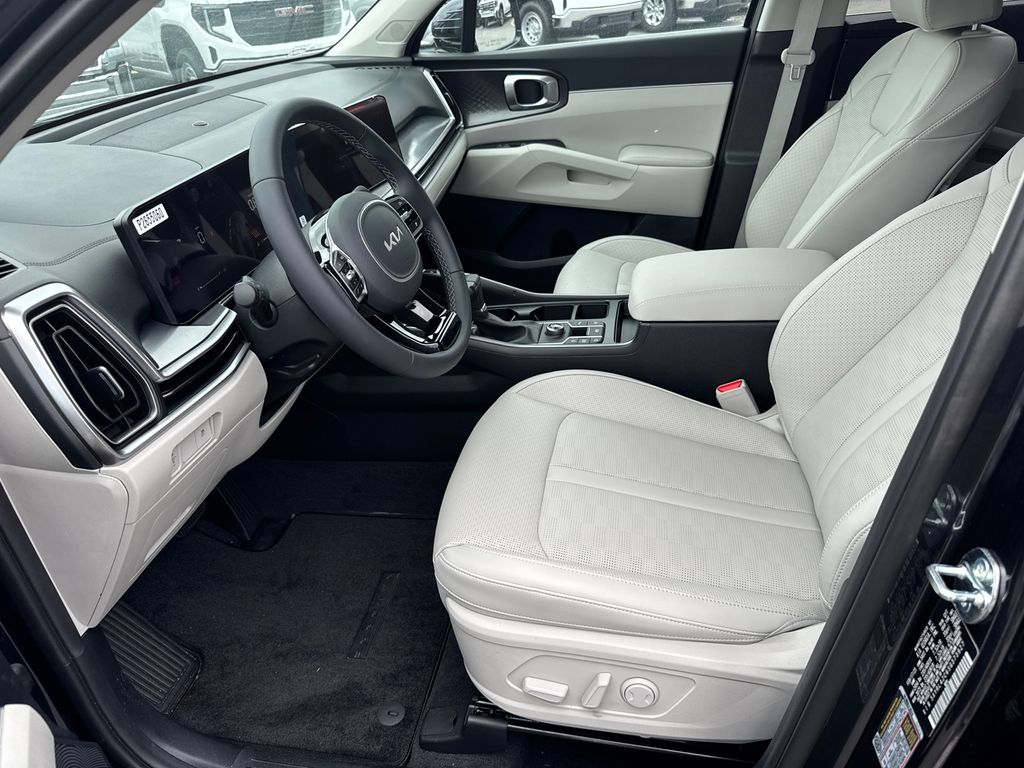 2025 Kia Sorento S photo 8