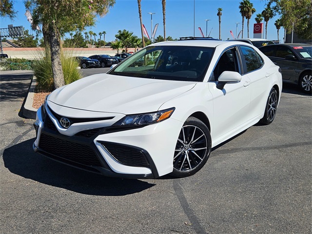 2024 Toyota Camry SE photo 2