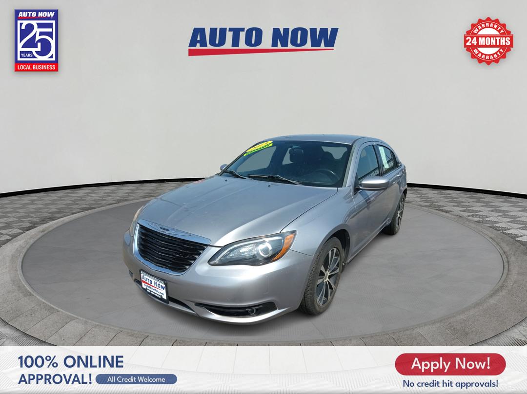 2013 Chrysler 200 Touring's photo