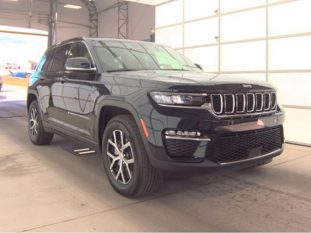 2024 Jeep Grand Cherokee Limited photo 3