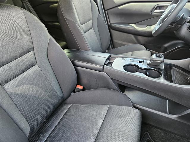 2024 Nissan Rogue SV photo 8