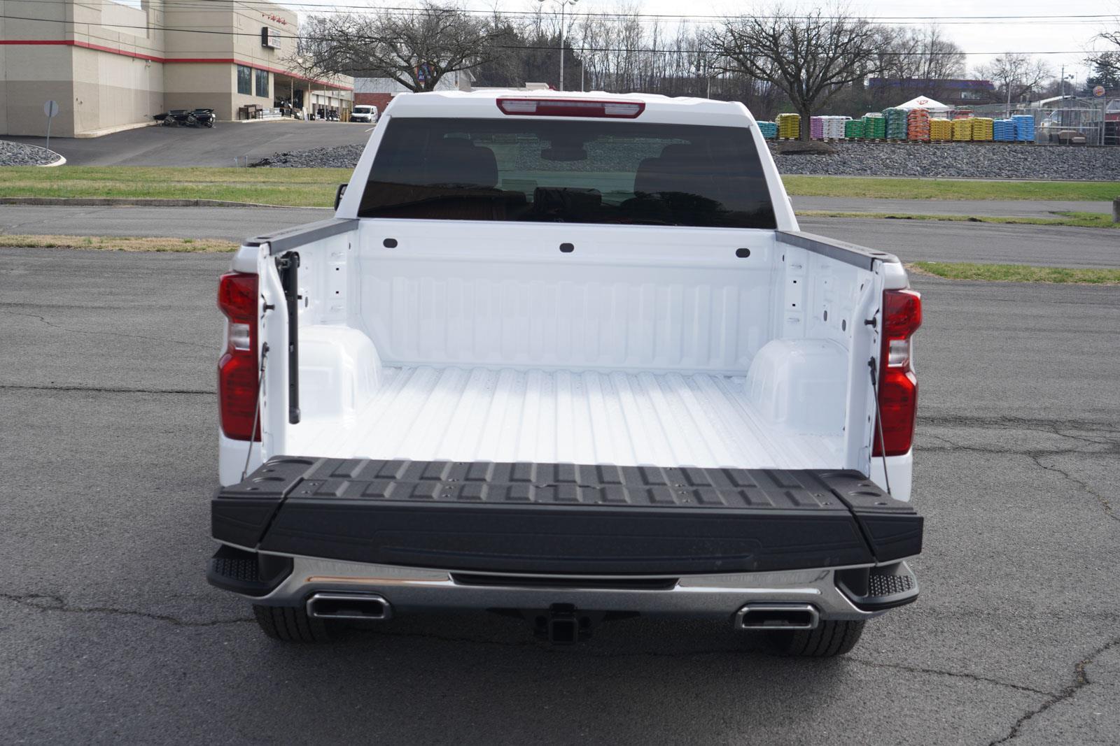 2025 Chevrolet Silverado 1500 LT photo 5