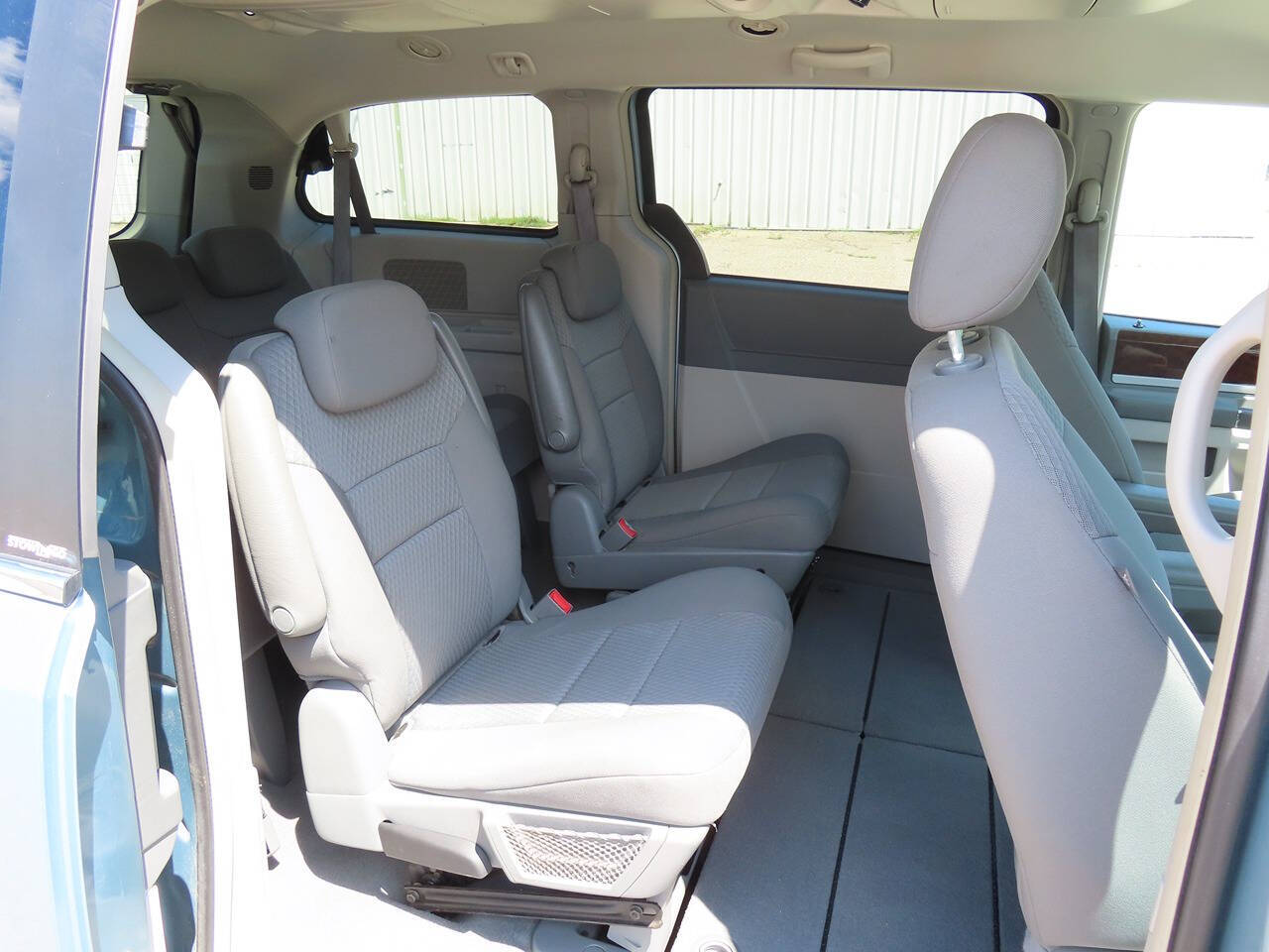 2009 Chrysler Town & Country Touring photo 9