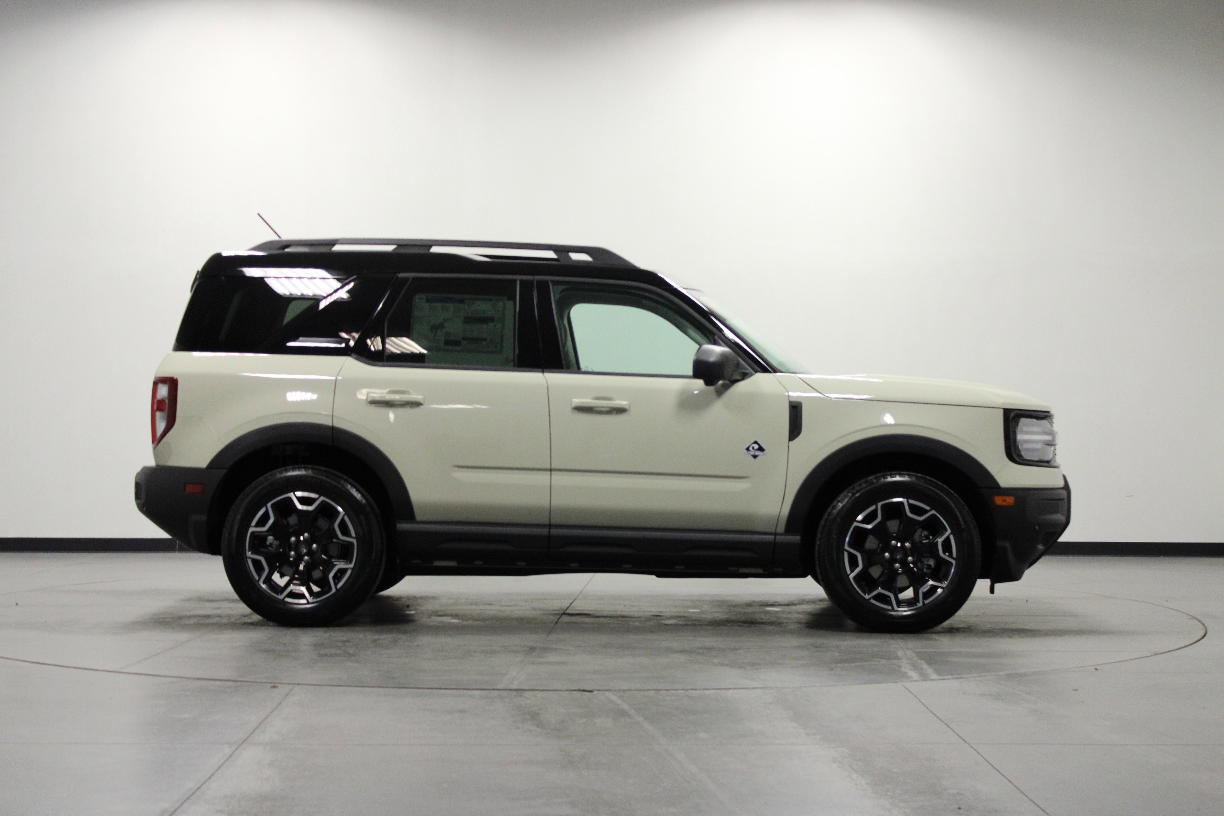 2025 Ford Bronco Sport Outer Banks photo 2