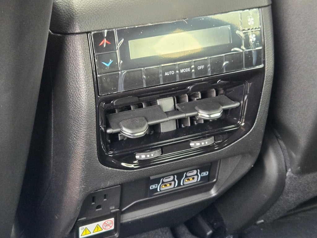 2025 Jeep Grand Cherokee Laredo photo 16