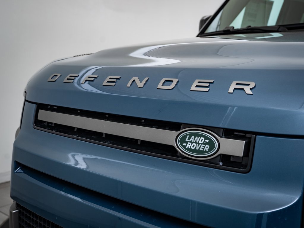 2025 Land Rover Defender 90 X-Dynamic SE photo 3