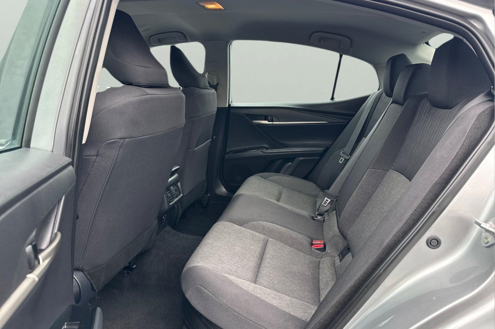 2025 Toyota Camry LE photo 4
