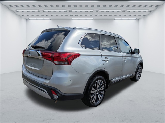 2020 Mitsubishi Outlander photo 3