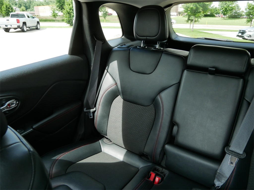 Used 2022 Jeep Cherokee Trailhawk with VIN 1C4PJMBX9ND512403 for sale in Rochester, Minnesota