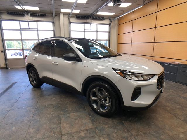 2025 Ford Escape ST-Line photo 2