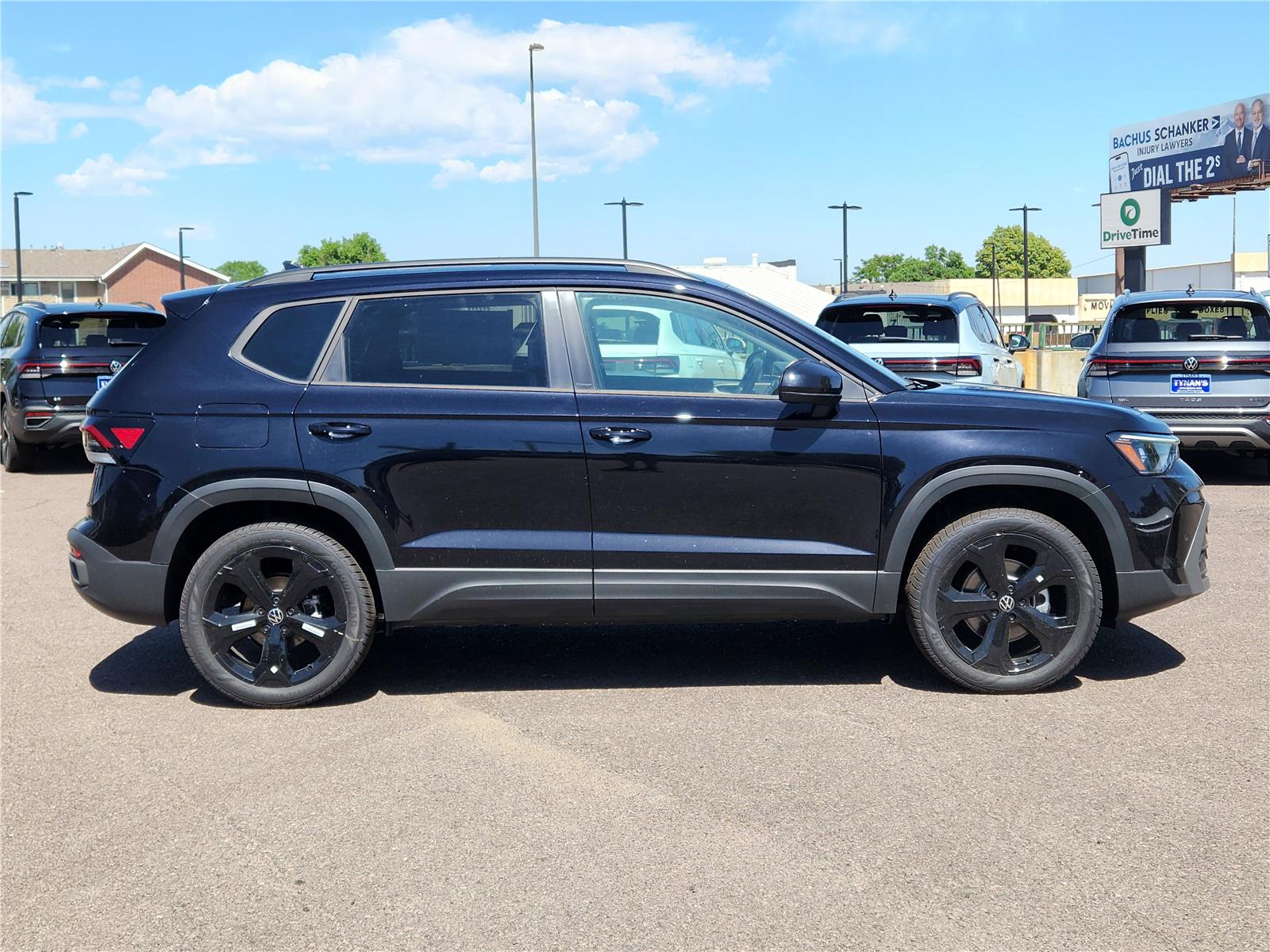2025 Volkswagen Taos SE photo 2