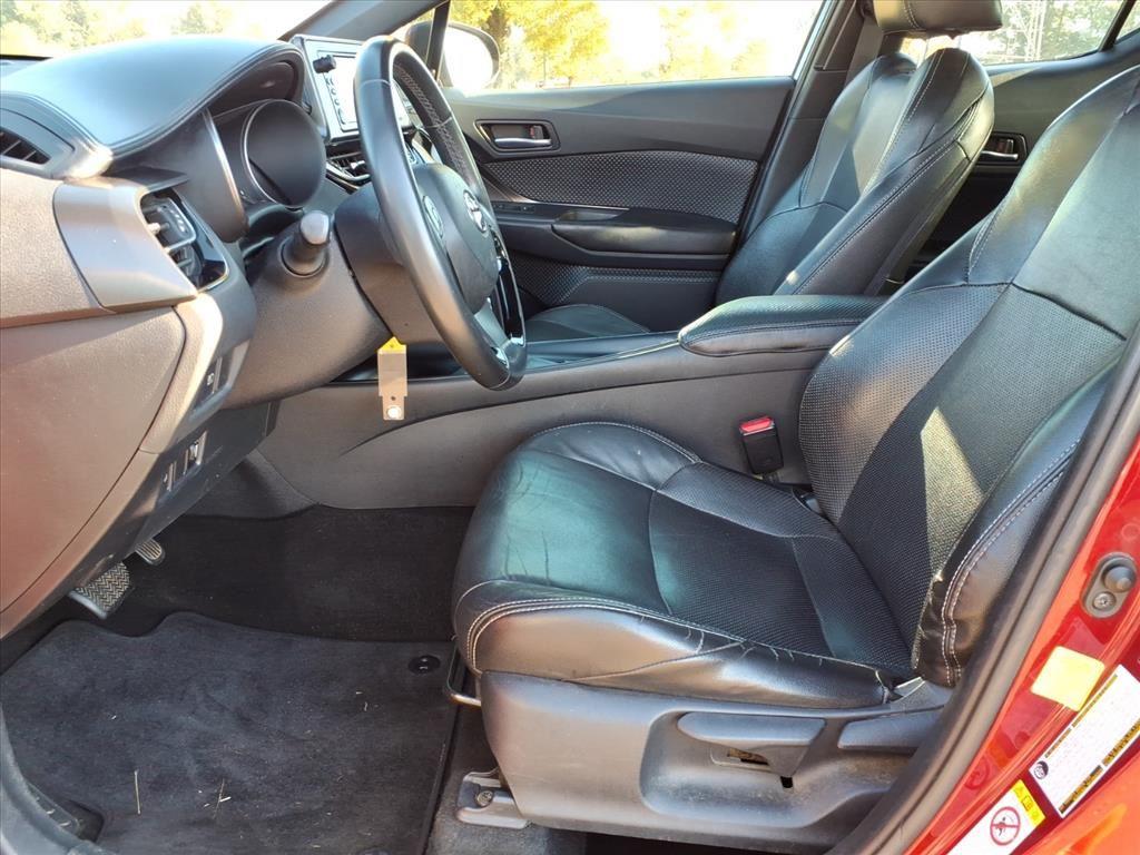 2018 Toyota C-HR XLE photo 3