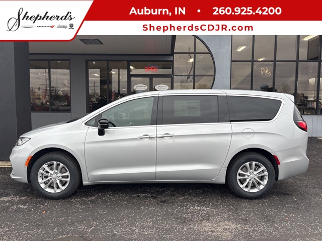 2026 Chrysler Pacifica Select's photo