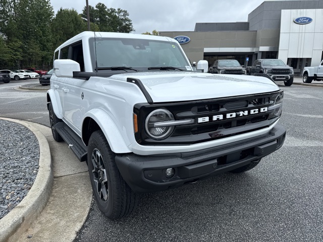 2025 Ford Bronco Outer Banks photo 3