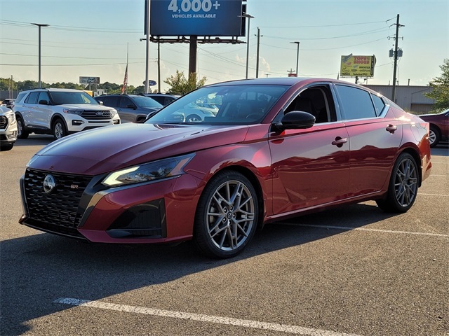 2024 Nissan Altima SR photo 3