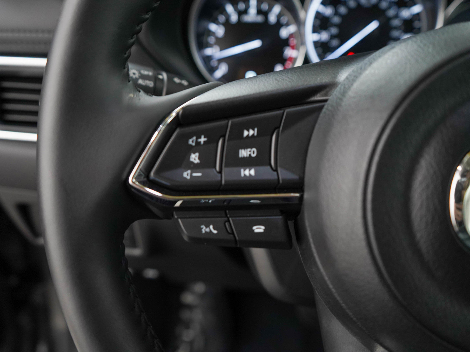 2025 Mazda CX-5 2.5 S Preferred photo 24
