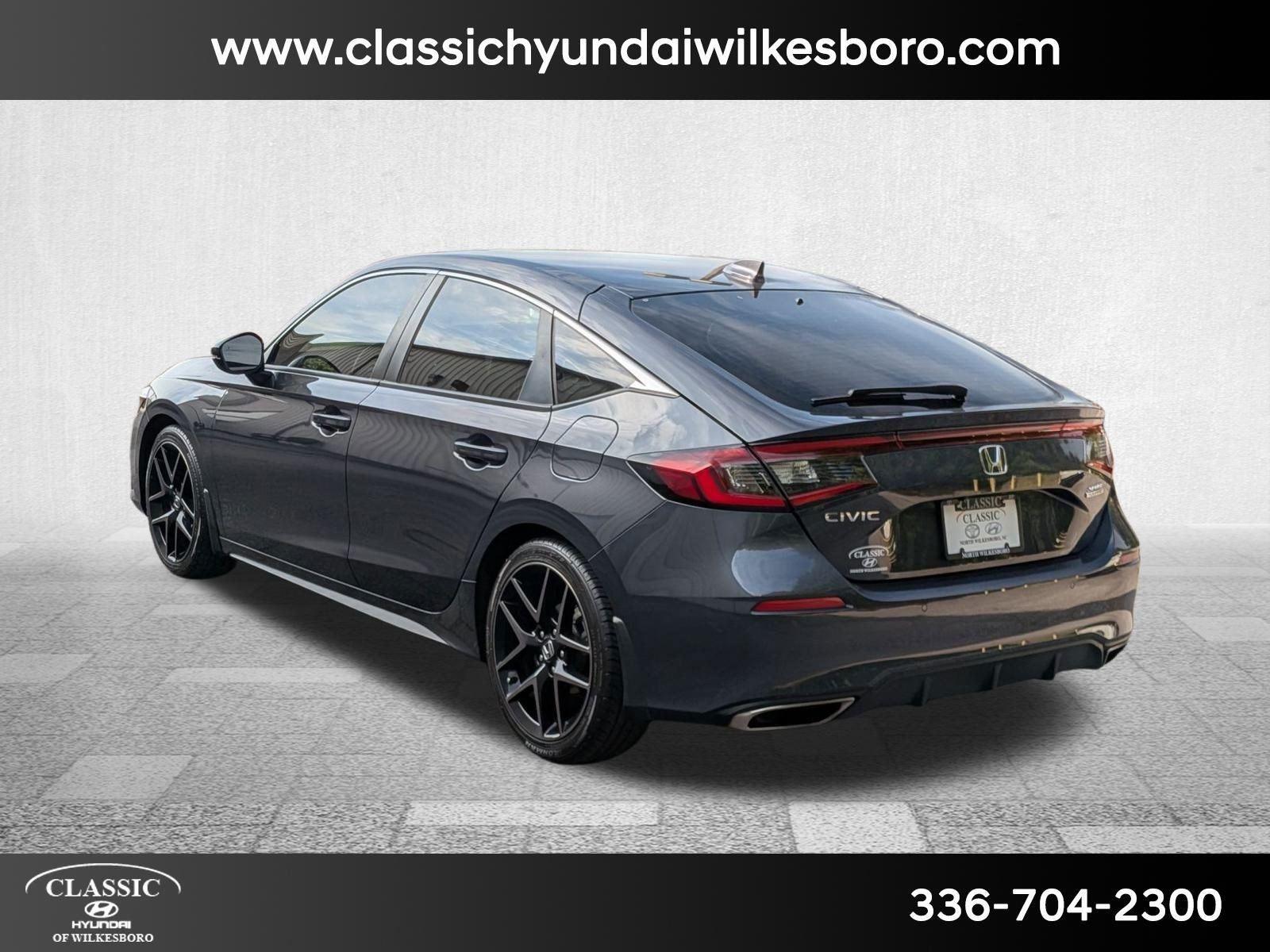 2022 Honda Civic Hatchback Sport Touring photo 6