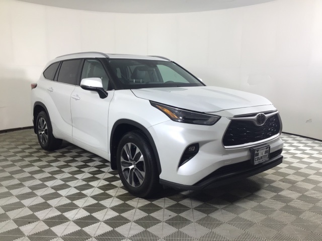 2022 Toyota Highlander XLE photo 2