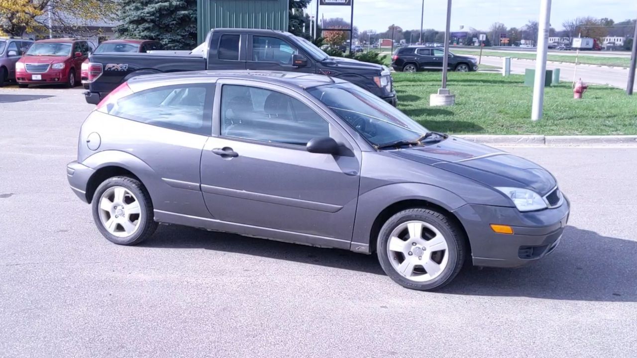 PreOwned 2006 Ford Focus ZX3 S 2D COUPE Y182514 in Burnsville CarHop