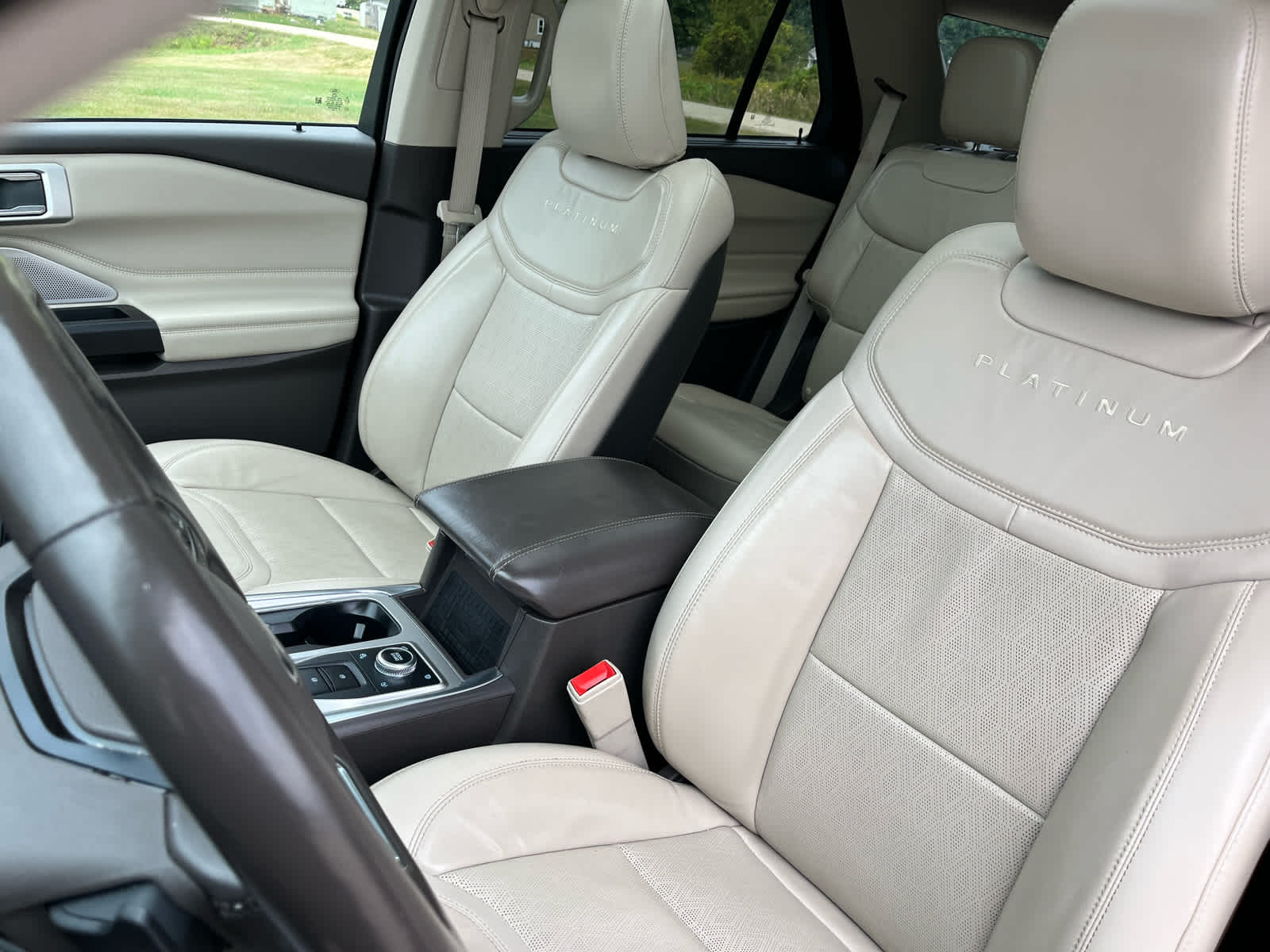 2020 Ford Explorer Platinum photo 19