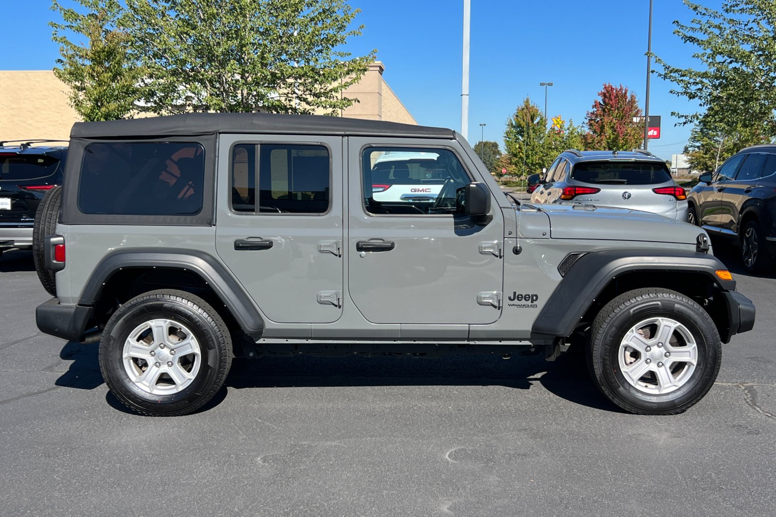 2022 Jeep Wrangler Unlimited Sport S photo 2