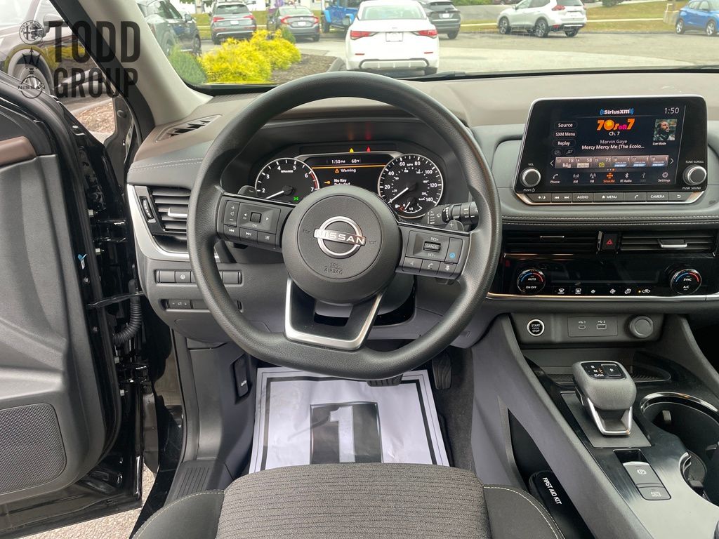 2022 Nissan Rogue SV photo 10