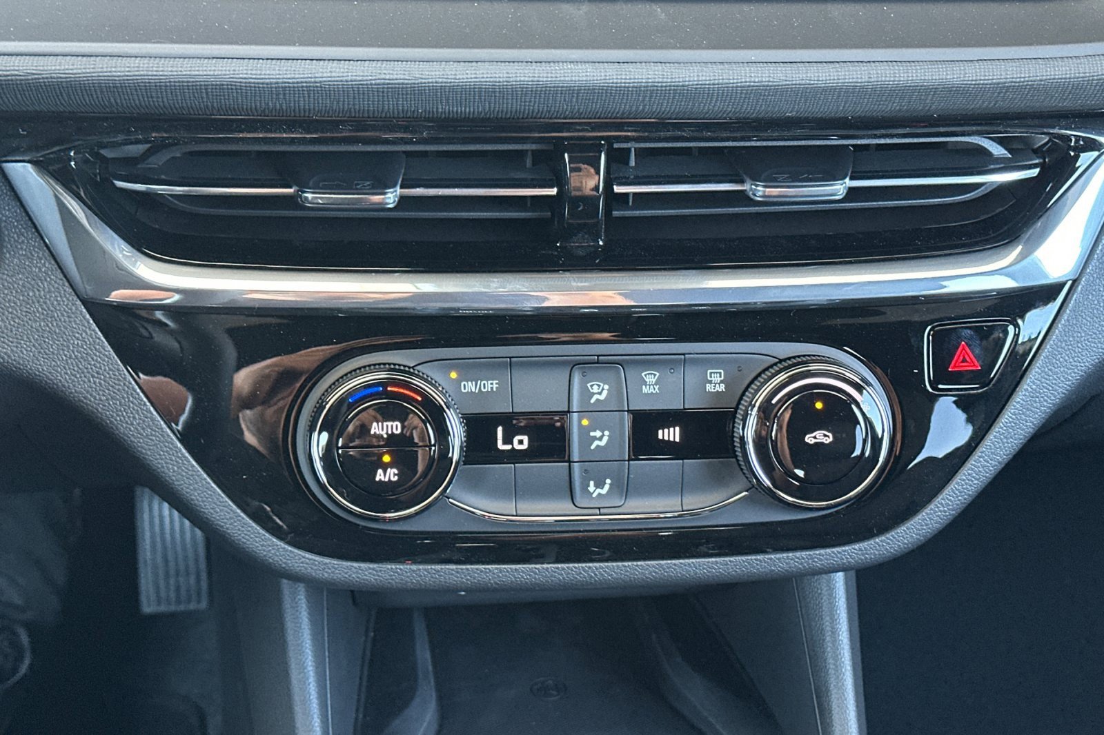 2025 Buick Envista ST photo 19