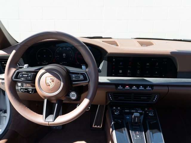 2025 Porsche 911 photo 21