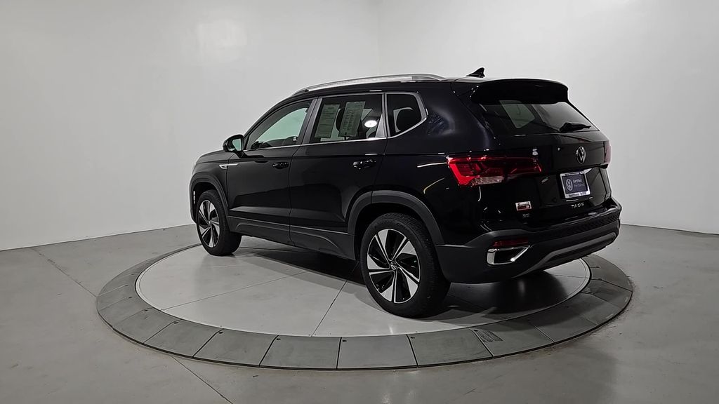 2024 Volkswagen Taos SE photo 2
