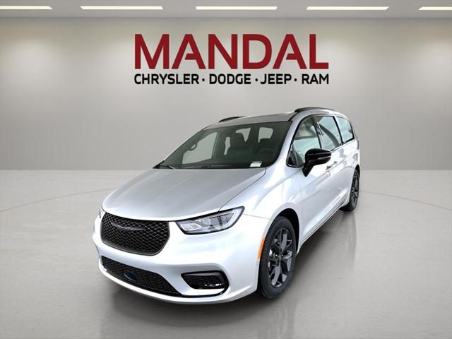2026 Chrysler Pacifica Limited's photo