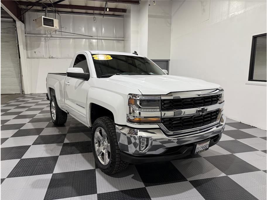 2016 Chevrolet Silverado 1500 LT photo 2