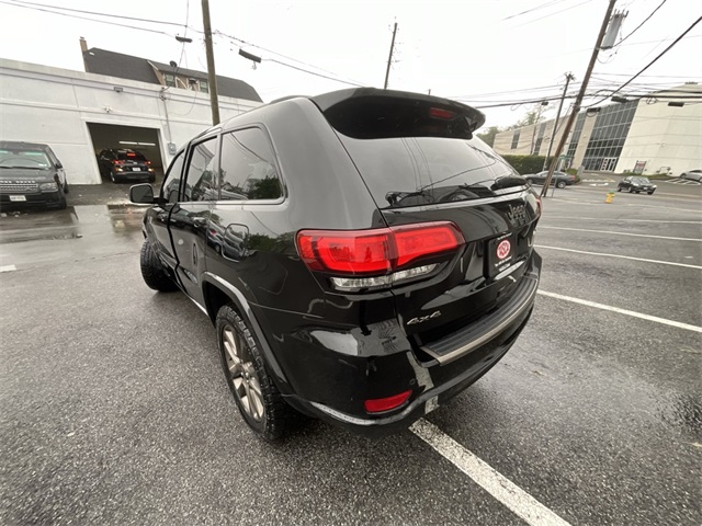 2017 Jeep Grand Cherokee Limited Anniversary Edition Black photo 4