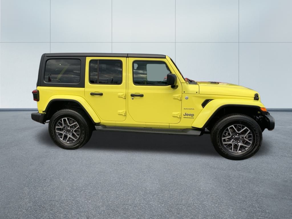 2024 Jeep Wrangler Sahara photo 3