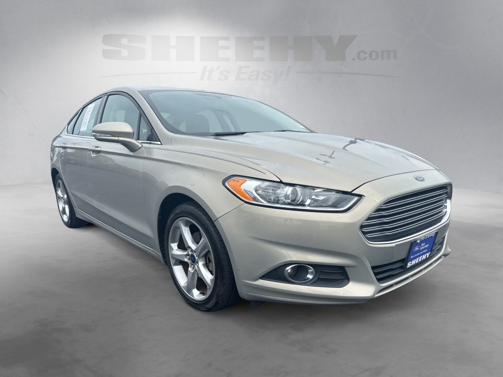 2016 Ford Fusion SE photo 2