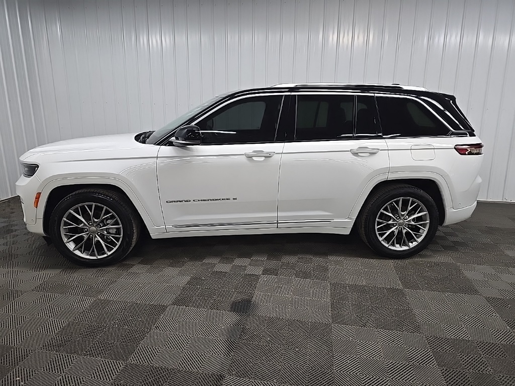 2023 Jeep Grand Cherokee Summit photo 4