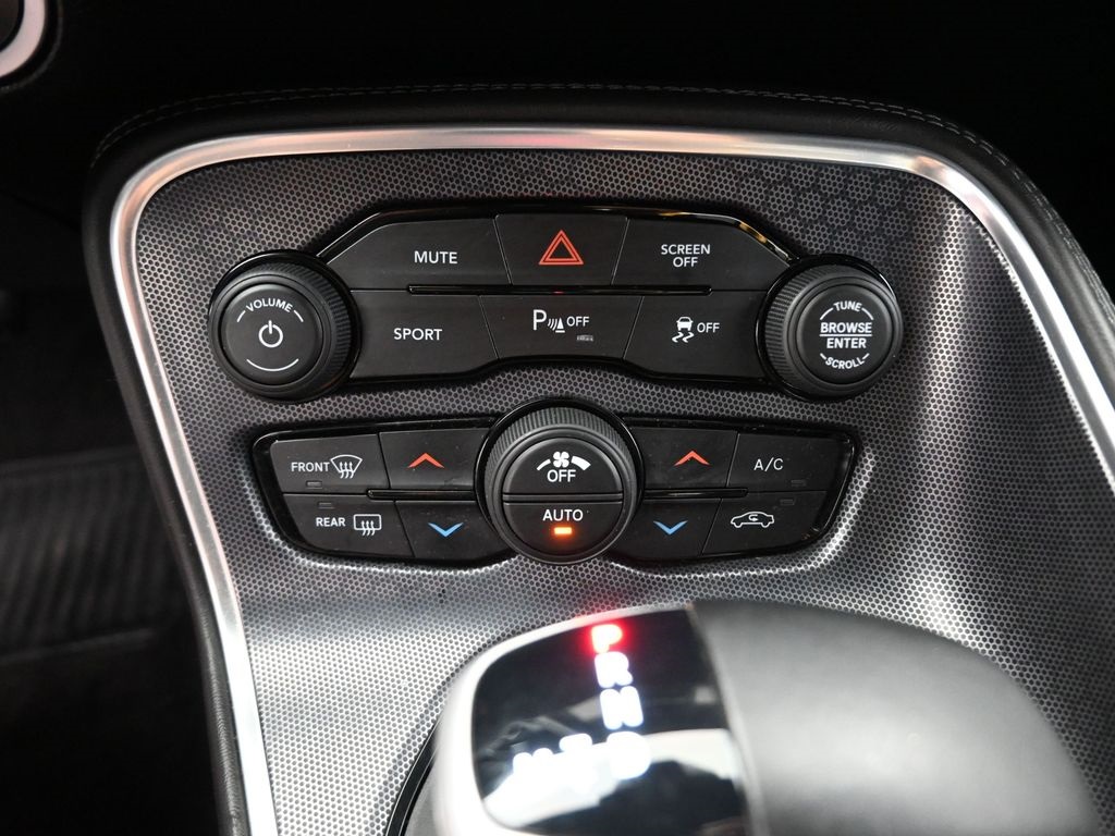 2018 Dodge Challenger SXT photo 3