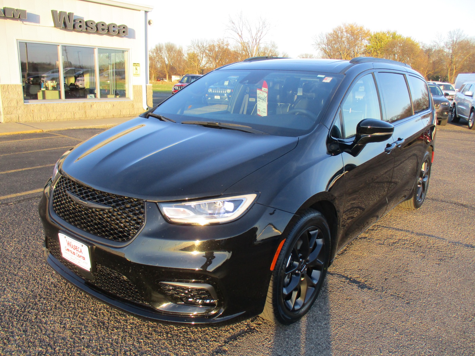 Used 2025 Chrysler Pacifica Limited with VIN 2C4RC1GG8SR522181 for sale in Waseca, Minnesota