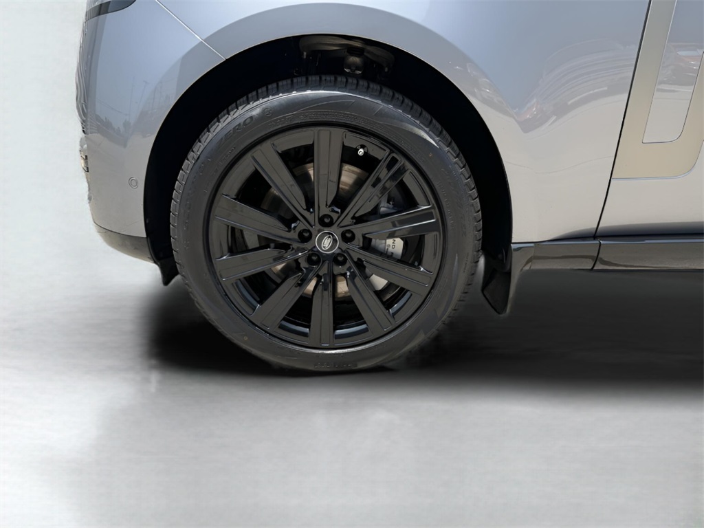 2025 Land Rover Range Rover SE photo 4