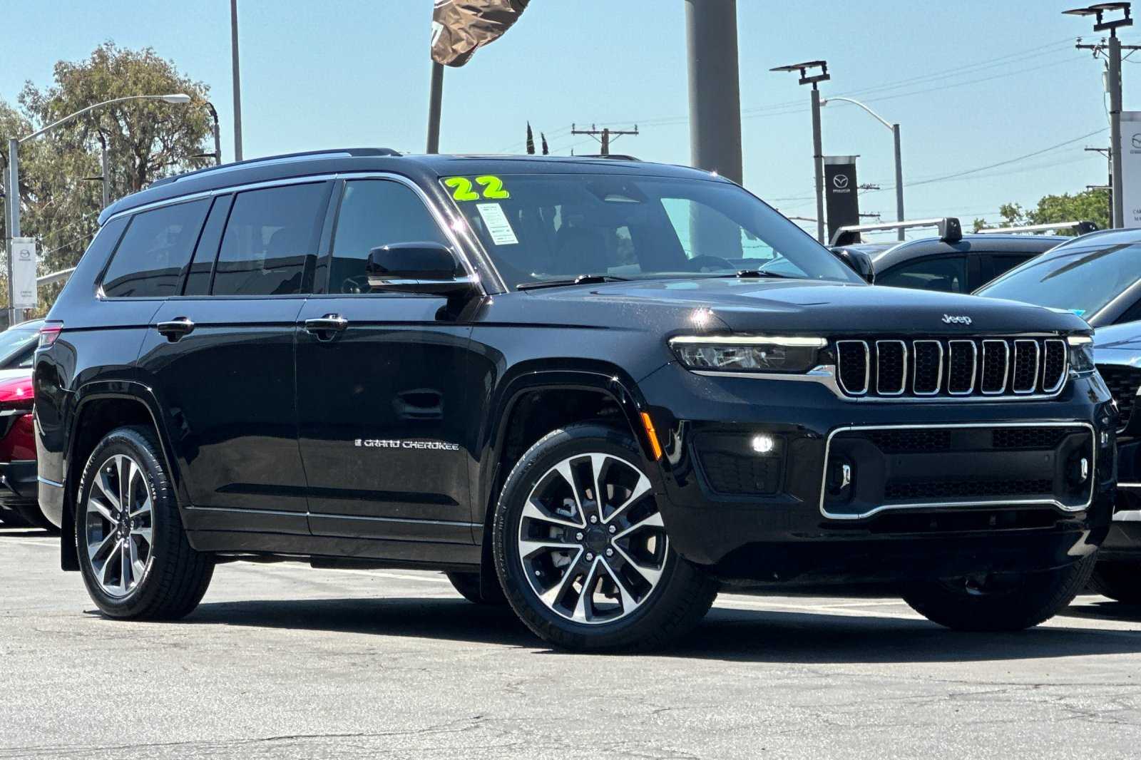 2022 Jeep Grand Cherokee Overland photo 2