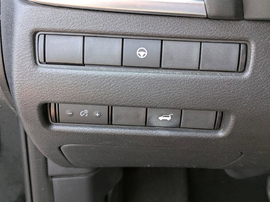 2021 Nissan Rogue SV photo 14