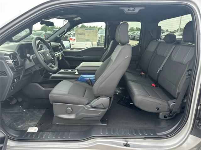 2025 Ford F-150 STX photo 4