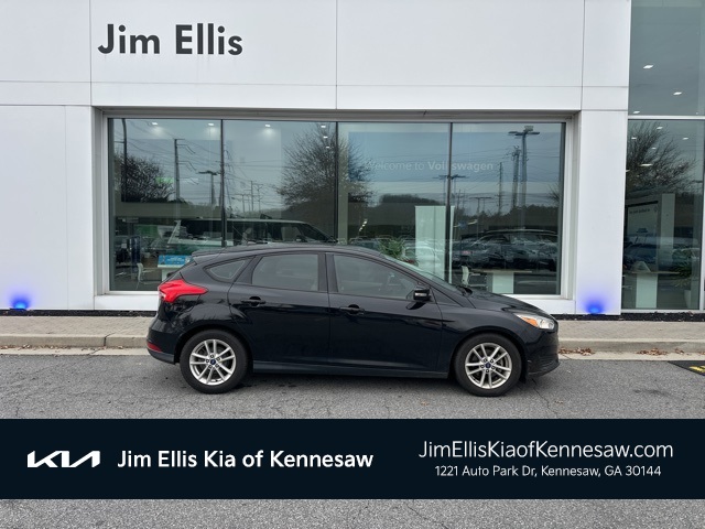 2017 Ford Focus SE's photo