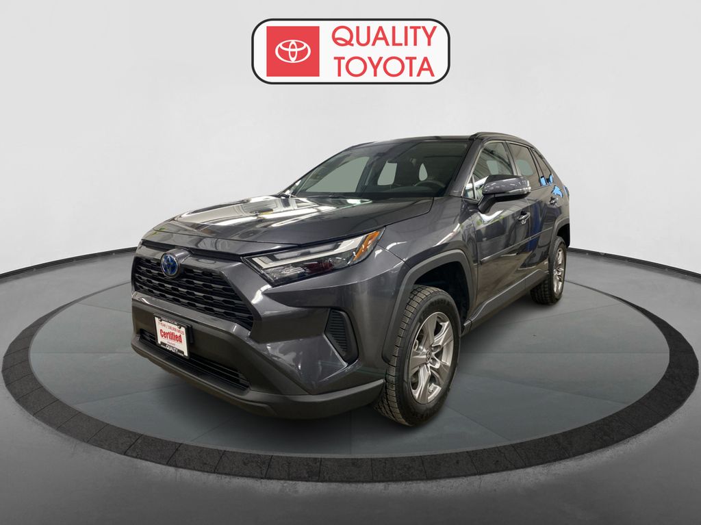 2024 Toyota RAV4 LE's photo
