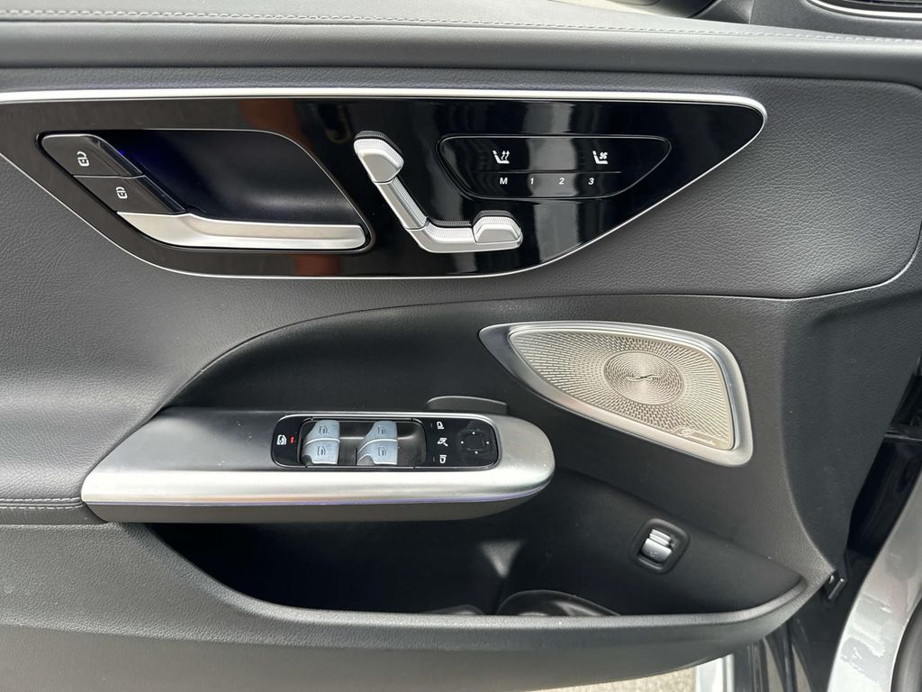 2025 Mercedes Benz C 300 4MATIC photo 34