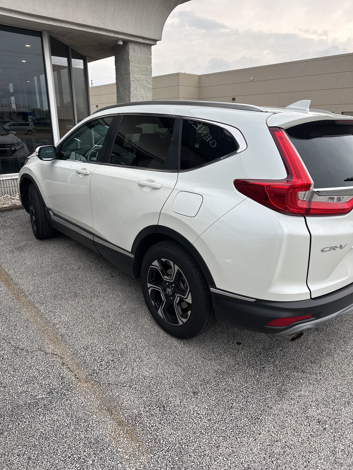 2018 Honda CR-V Touring photo 2