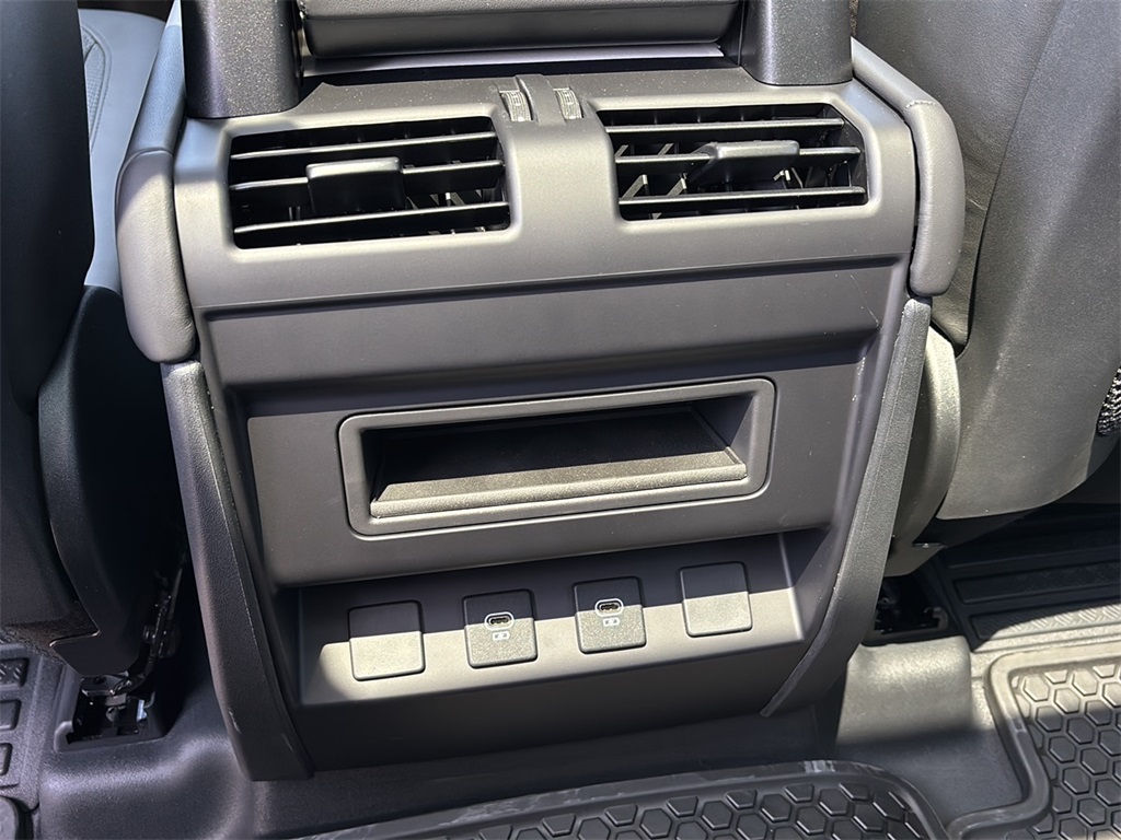2025 Land Rover Defender 110 S photo 14
