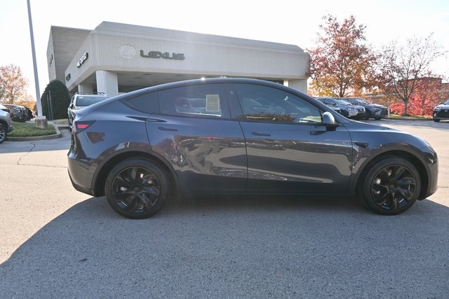 2024 Tesla Model Y Long Range photo 2