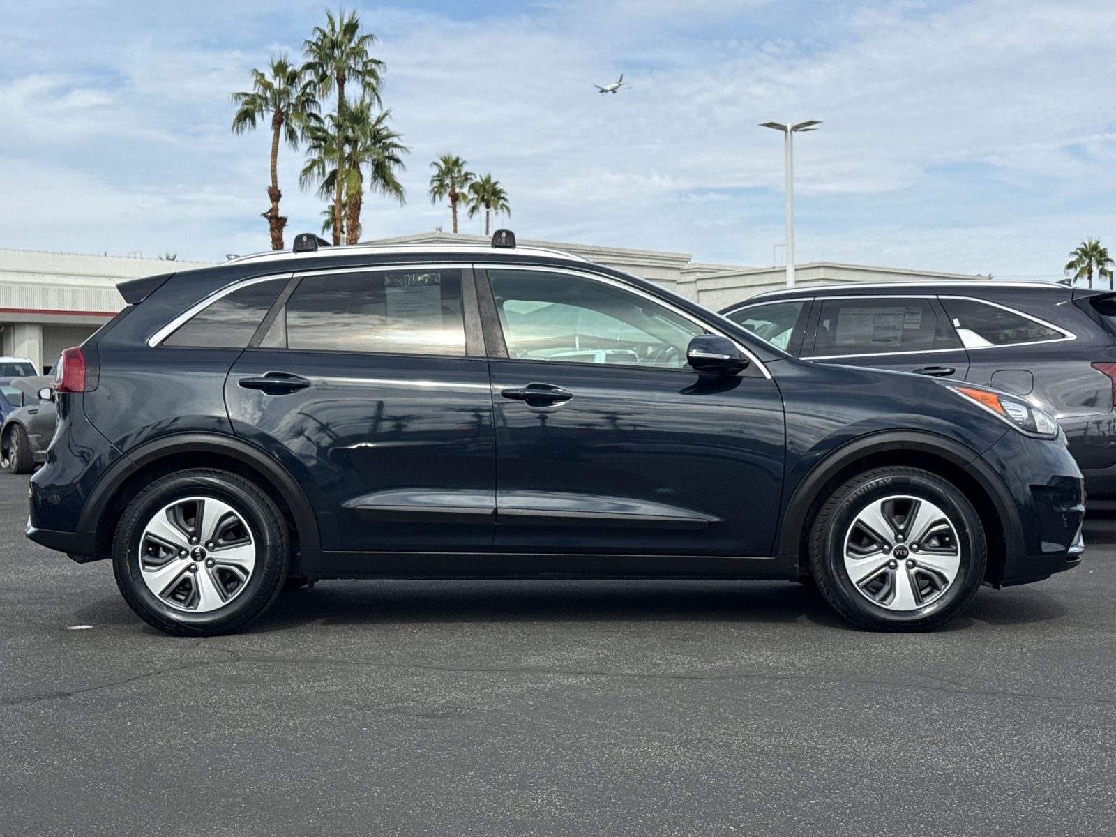 Used 2018 Kia Niro EX with VIN KNDCD3LD7J5203988 for sale in Cathedral City, CA